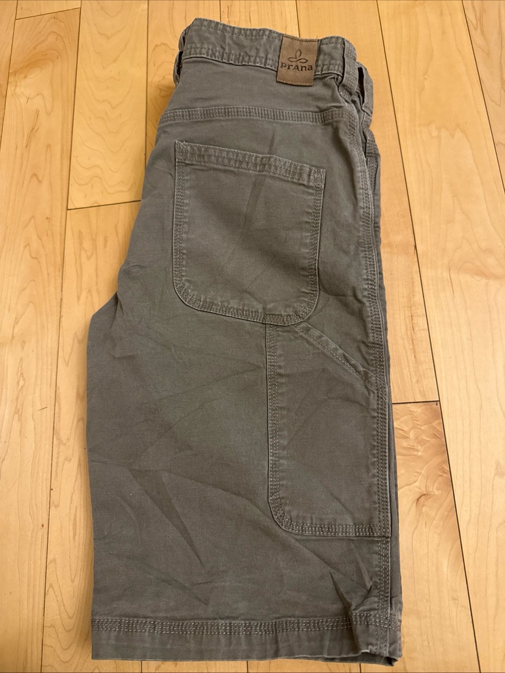 Prana Olive Utility Pocket Shorts Sz 32 inseam 11”